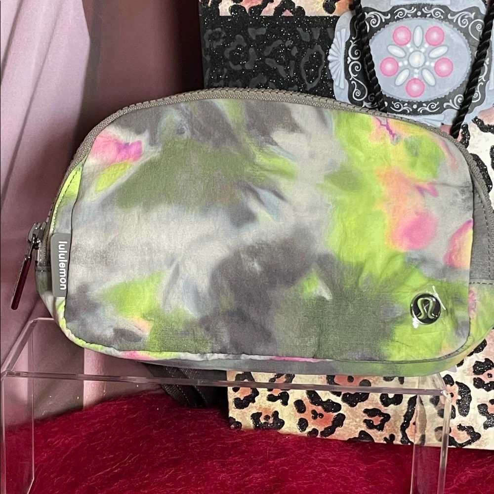 LULULEMON EVERYWHERE 1LTR HYPER TIE-DYE MULTI ROVER BELT BAG GREEN PINK & GRAY